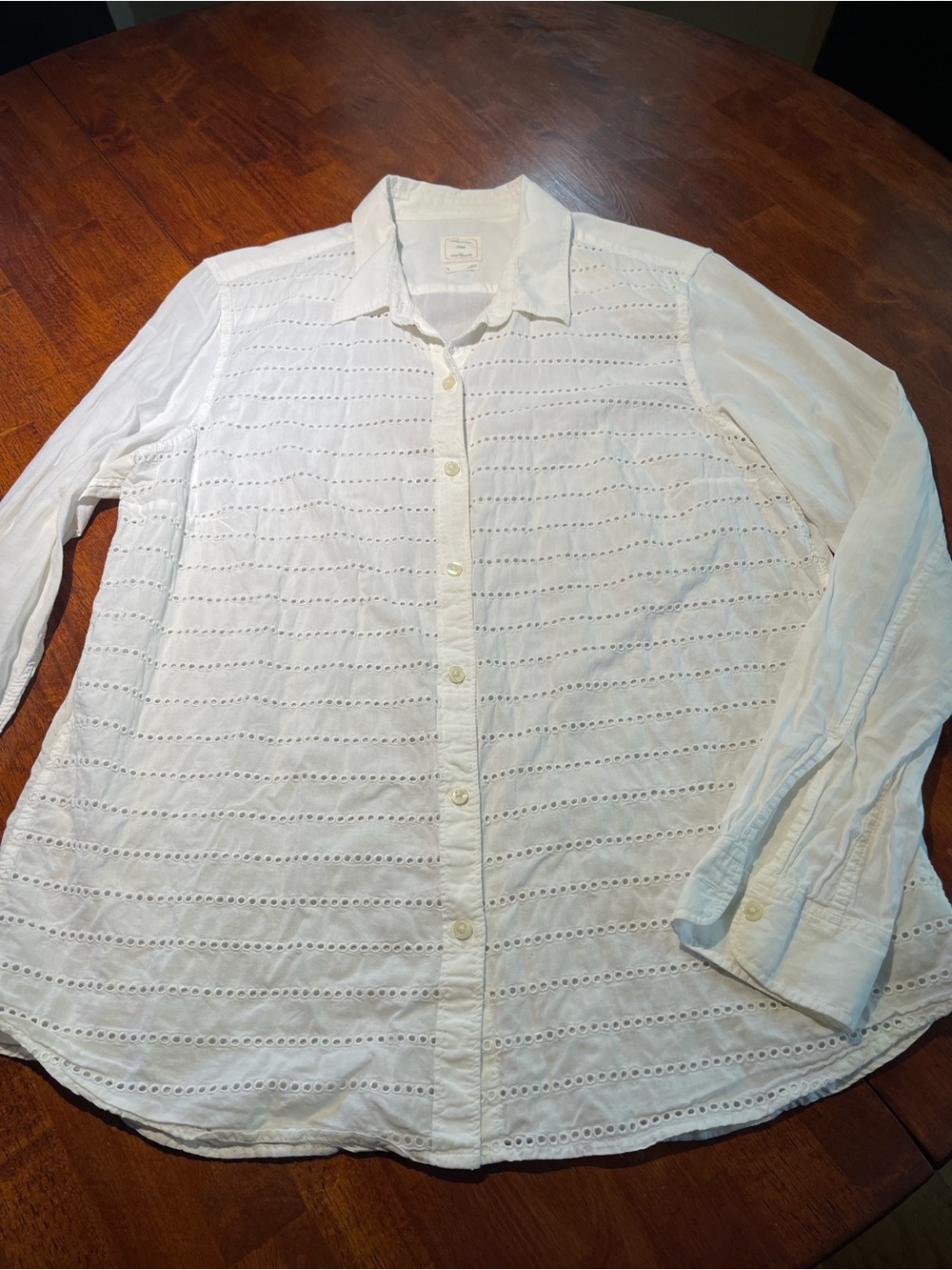 GAP White Eyelet fitted boyfriend shirt